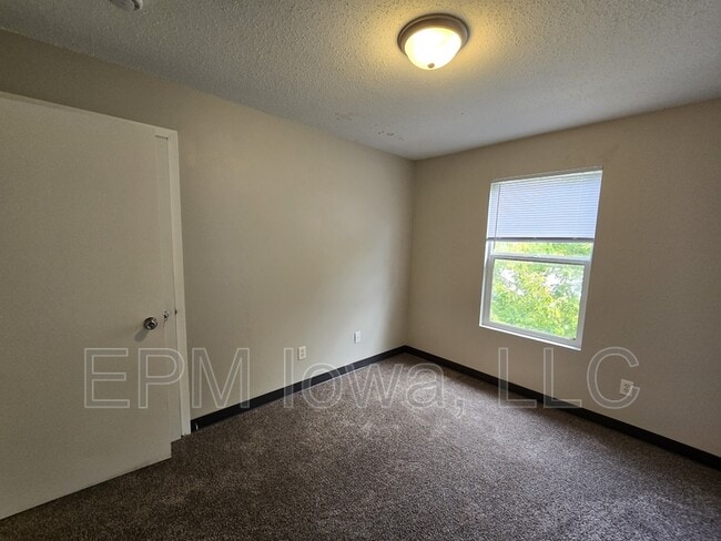 Building Photo - 60 Miller Ave SW