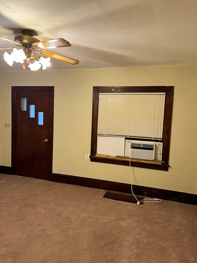 Living room - 4351 Dover Center Rd