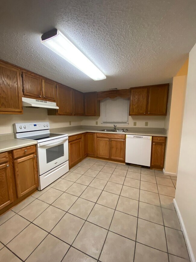 Building Photo - 185/187 Shoemaker Ct