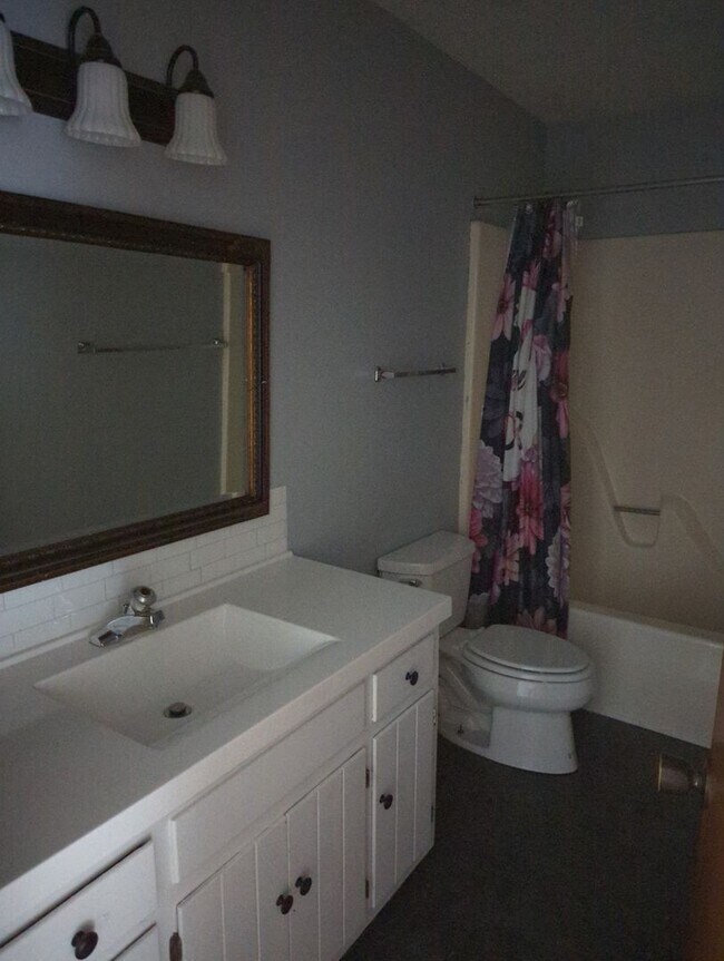 Building Photo - 1605 Wendy Cir