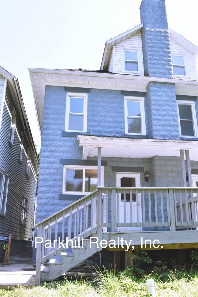 Building Photo - 696 S Main St