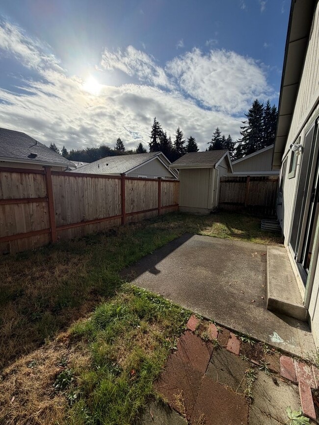 Building Photo - 1474 Diamond Rd SE