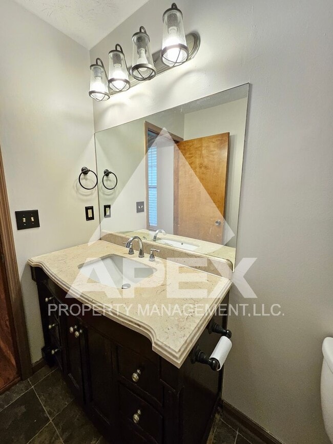 Building Photo - Stunning 3 Bd/2Ba Single Family Home with 2-Car Garage in the heart of Halls!
