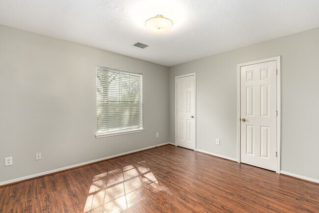 Building Photo - 3603 Beacon Hill Dr