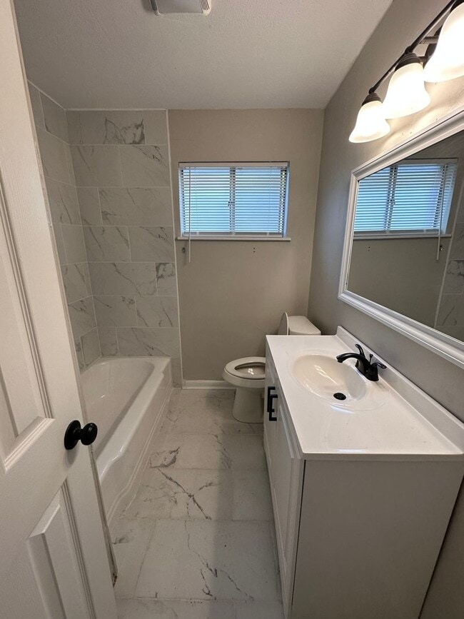 Building Photo - Beautiful 3 Bedroom Home in Bossier!