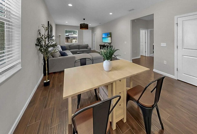 Building Photo - 3114 E 21st Ave