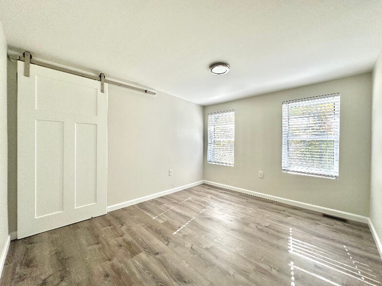 Building Photo - 604 Homeland Ave