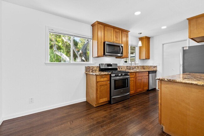 Building Photo - Updated 4 Bedroom 2 Bath North Napa Home