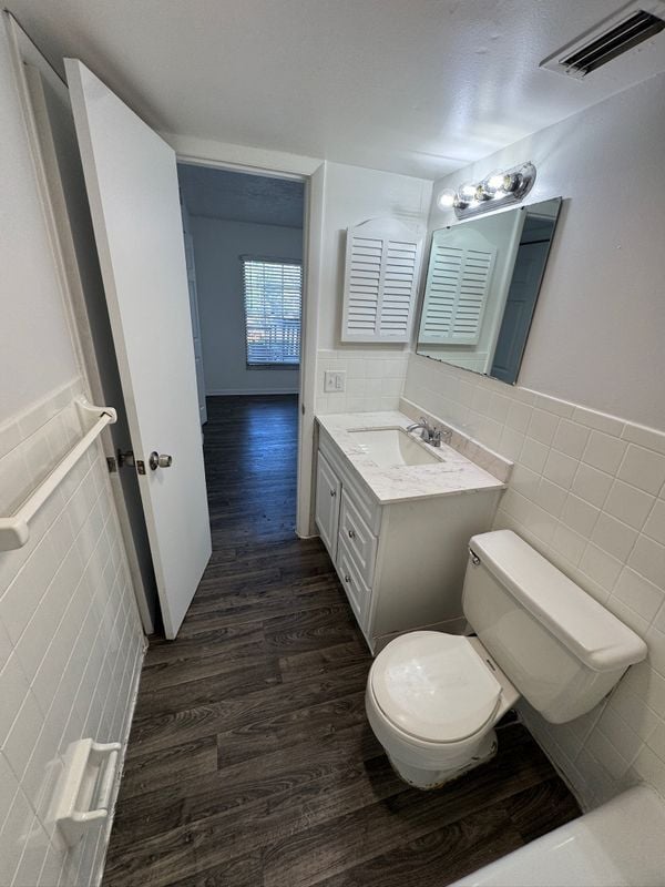 Building Photo - 1725 NE 2nd St