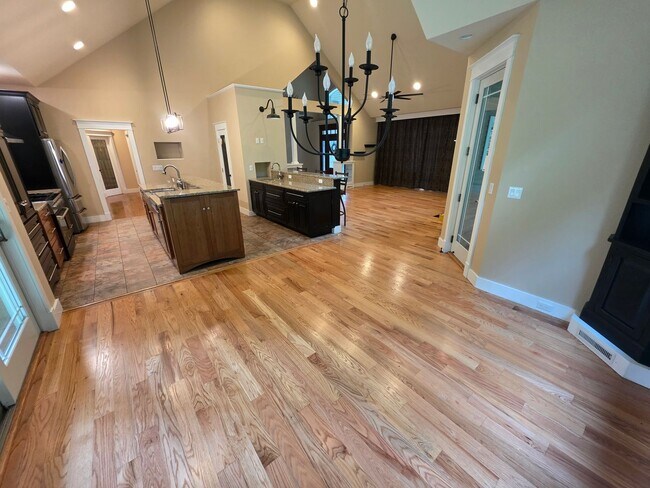 Building Photo - Luxurious 3-Bedroom Home in Poughquag, NY