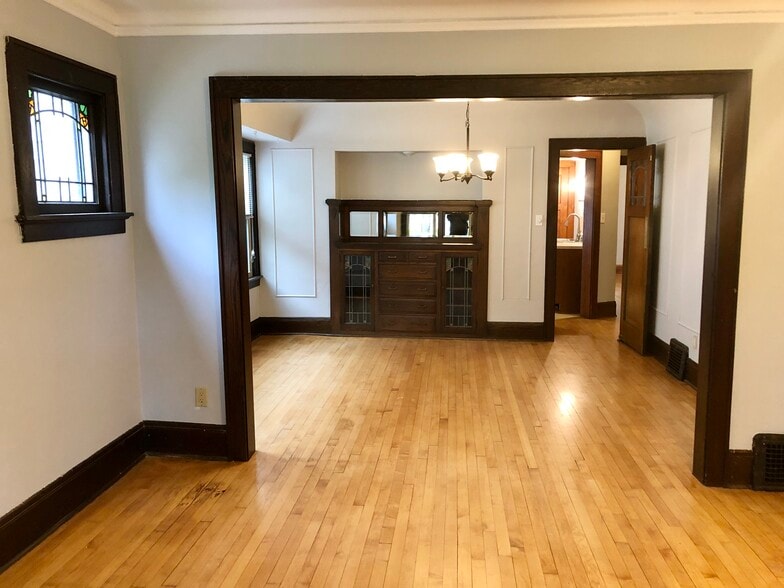 Building Photo - 541 N 62nd St