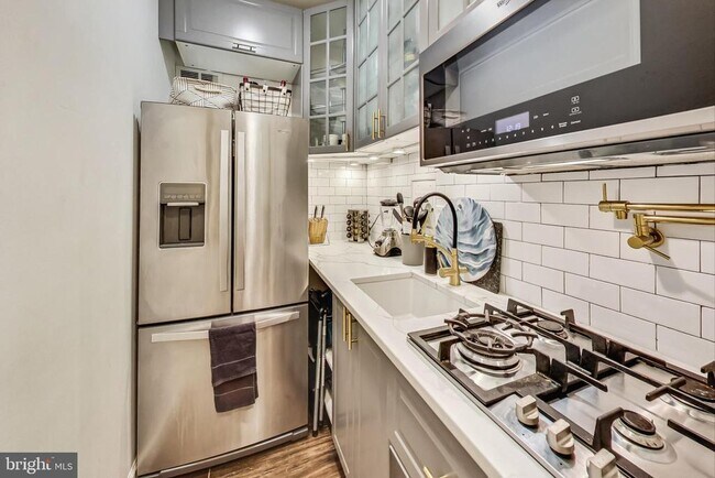 Building Photo - 1 Scott Cir NW