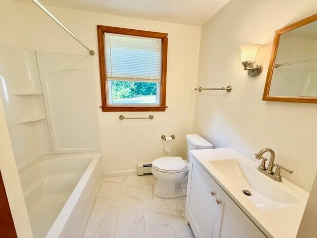 Building Photo - 480 Oliphant Ln
