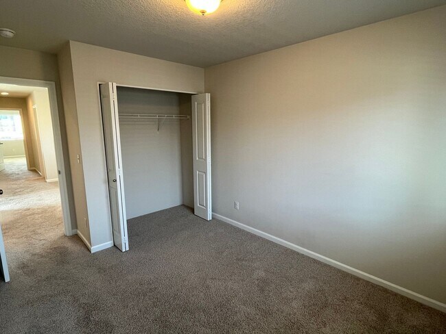Building Photo - Three Bedroom House in SE Bend