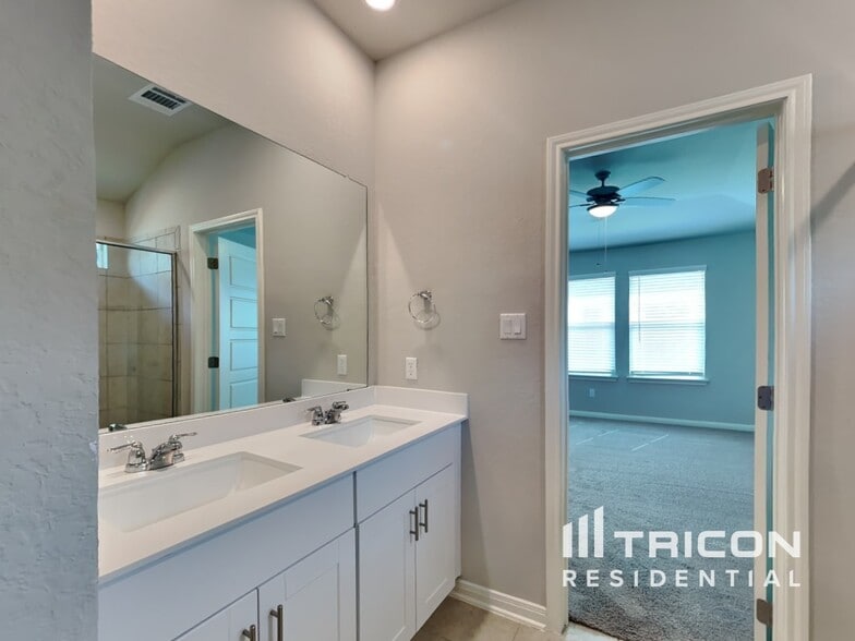 Building Photo - 5803 Zoey Wy