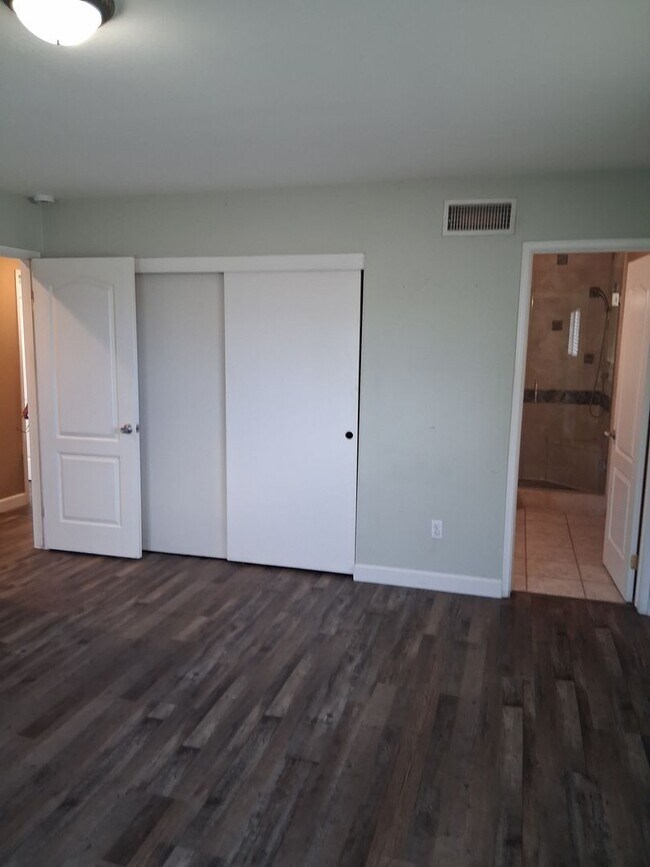 Building Photo - 5939 Petite Ct
