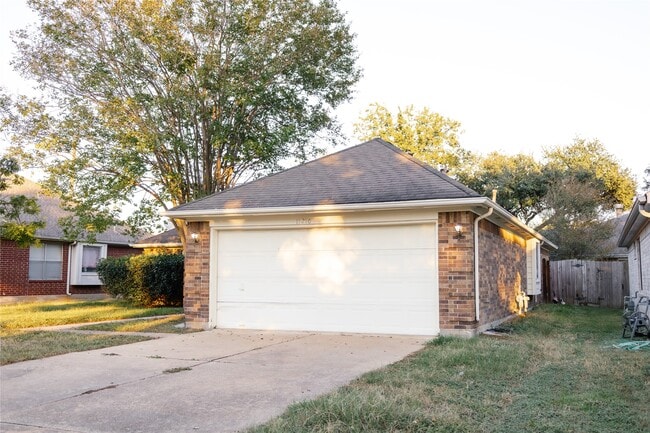 Building Photo - 11210 Fall Breeze Dr