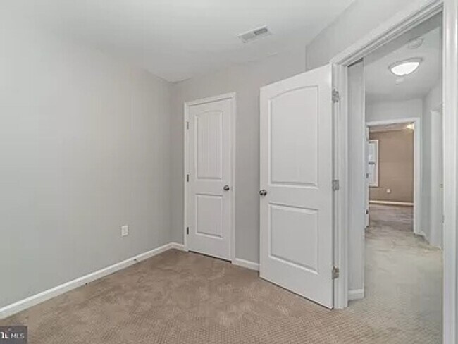 Building Photo - 3 Bedroom Townhome in Hanover