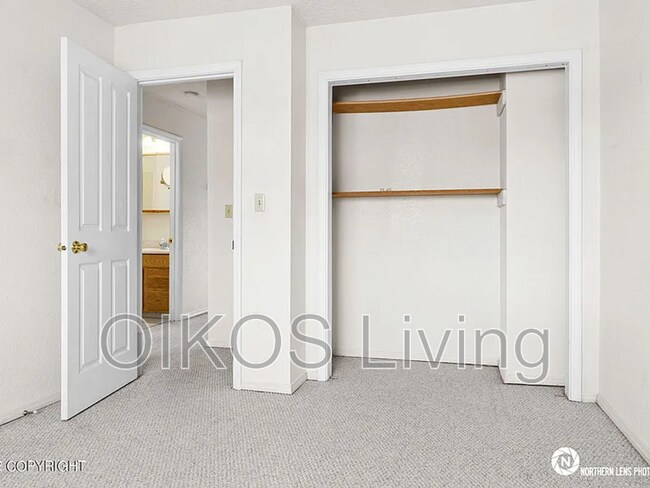 Building Photo - 528 State St