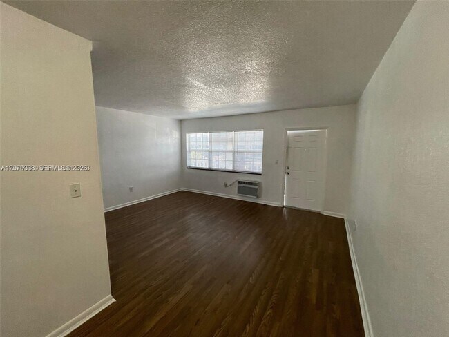 Building Photo - 1471 NE 170th St