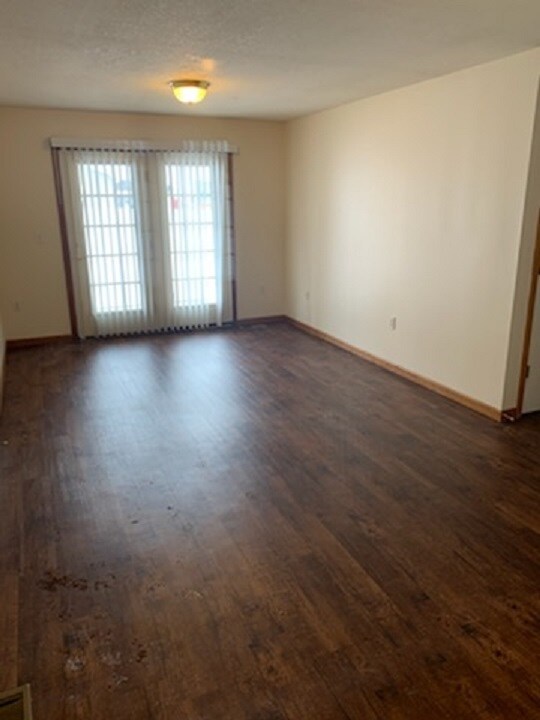 Living room with vinyl plank flooring - 1106 Heather Dr