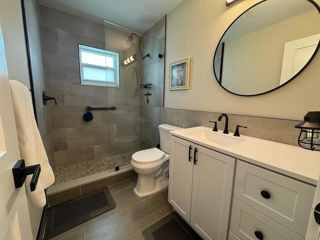 Building Photo - 108 SW 9th St