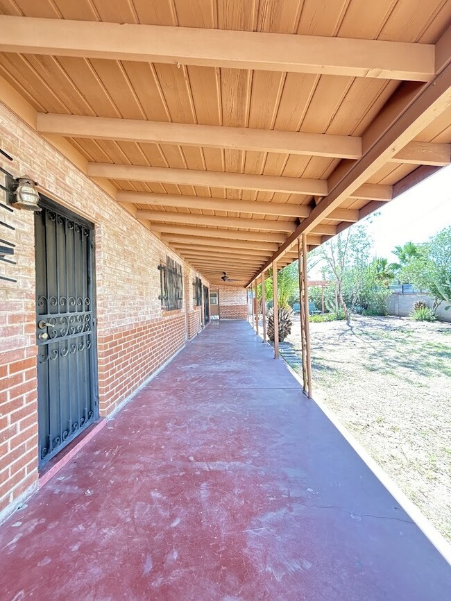 Building Photo - 3 bedroom Home-5th & Palo Verde