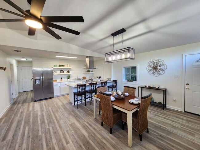 Building Photo - MOVE IN SPECIAL: HALF OFF first full month of rent!!!