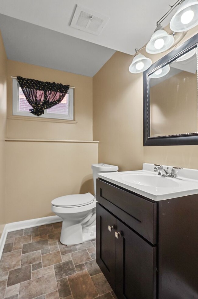 Building Photo - BEAUTIFUL 3 BED 1.5 BATH HOME  IN OAK PARK MI