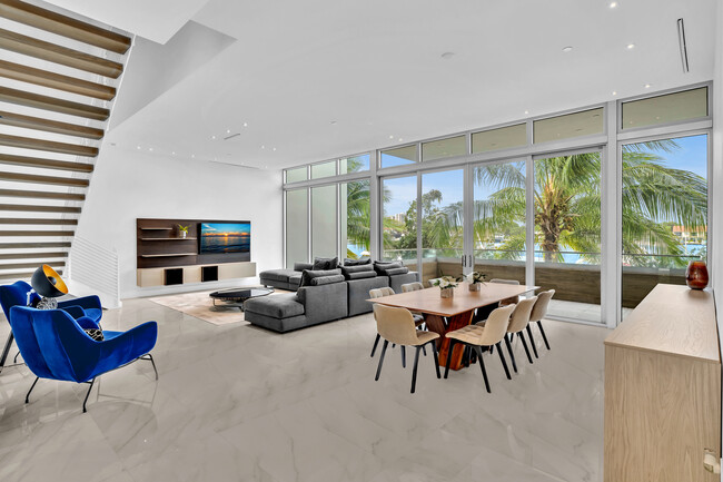 Building Photo - 3750 Yacht Club Dr