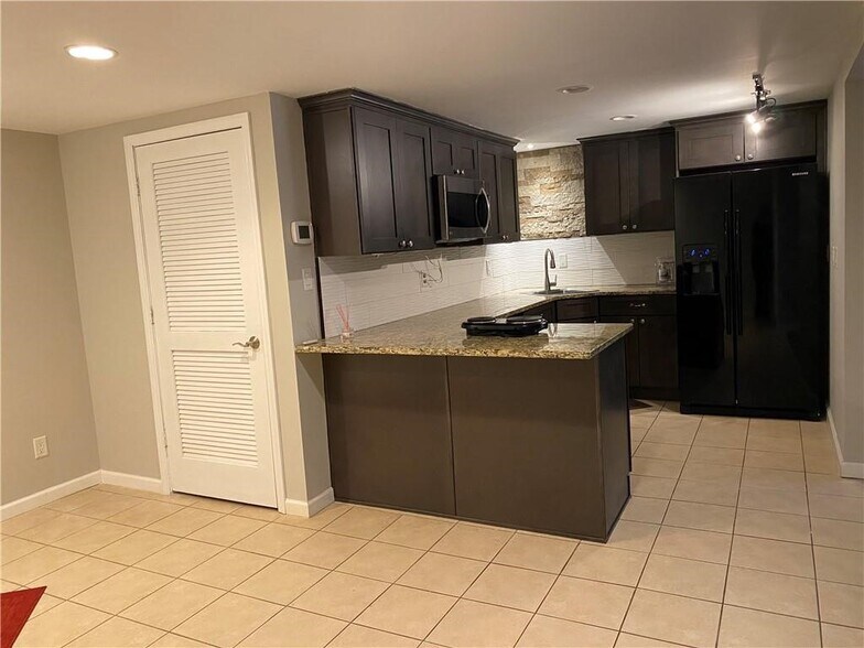 Building Photo - 7655 Golden Sands Dr