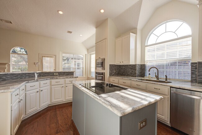 Building Photo - 1315 Crescent Pkwy Ct