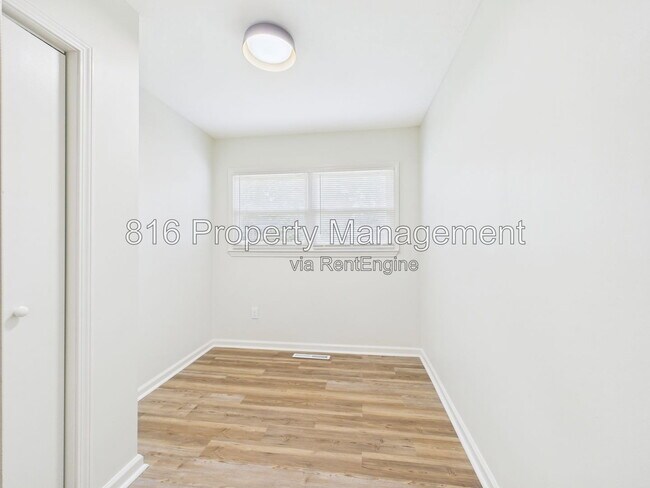 Building Photo - 5201 Alma St