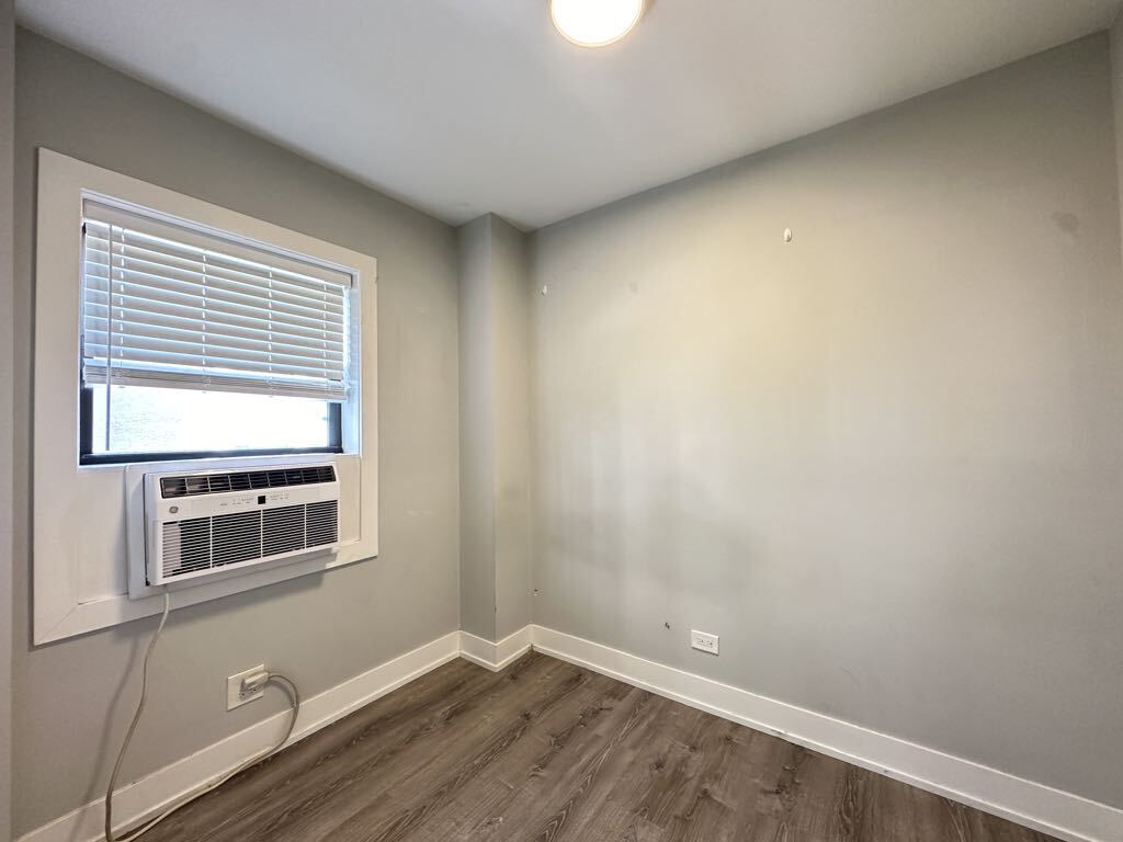Building Photo - 508 W Belmont Ave