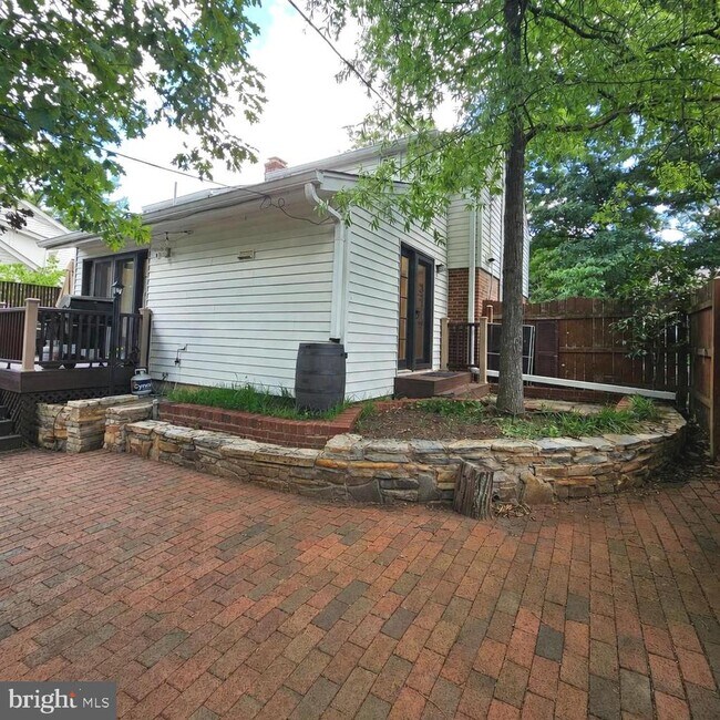 Building Photo - 3304 Circle Hill Rd