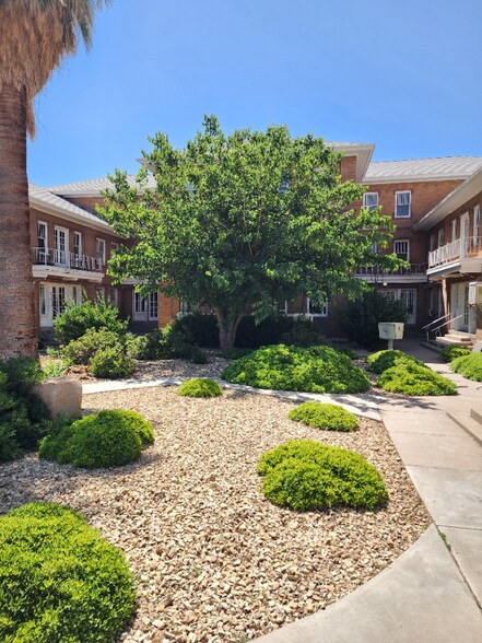 Building Photo - 1820 Montana Ave