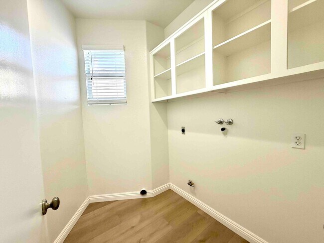 Building Photo - Gated Community - Updated Harbor City Townhouse - 3 bed / 2.5 bath