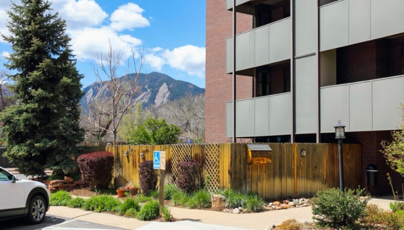 Building Photo - 2227 Canyon Blvd