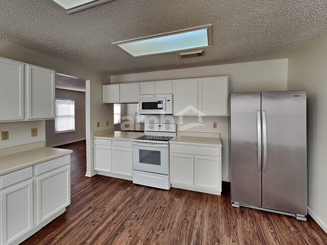 Building Photo - 2817 Lotus Park