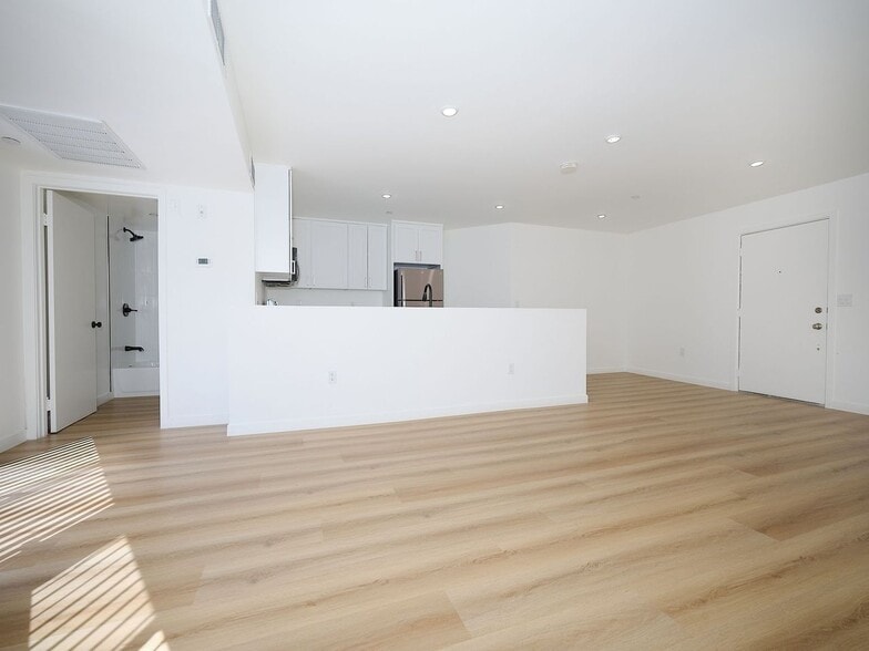 Building Photo - Casa El Cerrito