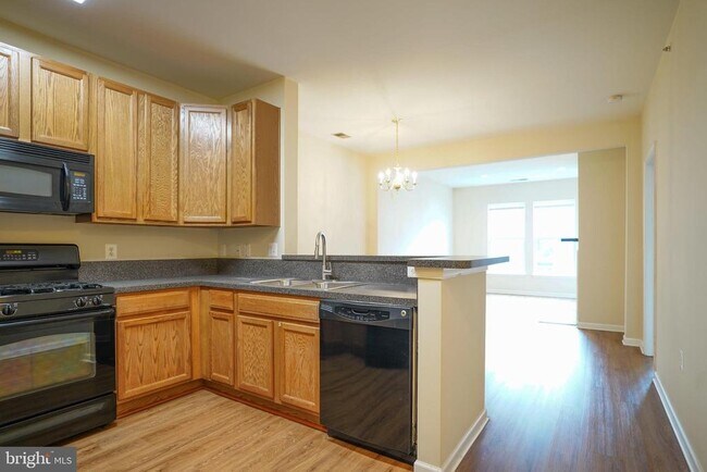 Building Photo - 1311 Karen Blvd