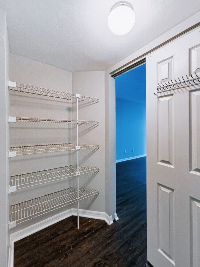Building Photo - ** COACH HOMES @ BERKSHIRE LAKES ** 2 BED / 2 BATH - 1ST FLOOR CONDO - GARAGE - ANNUAL RENTAL