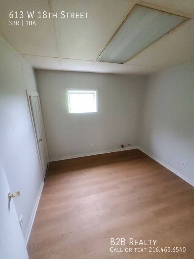 Building Photo - 613 W 18th St