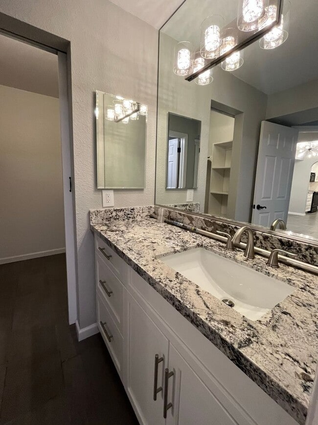 Building Photo - 2 Bedroom Condo in the Scottsdale Terrace Condominiums Community Near N Pima Rd and E Indian Scho...