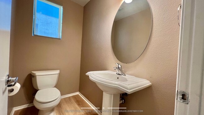 Building Photo - Stylish and modern loft-like 2 bedroom 2.5 bath condo in an urban oasis!