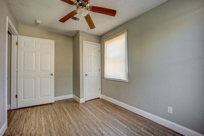 Building Photo - Freshly Updated House