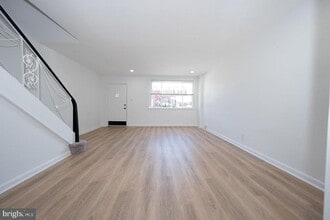 Building Photo - 8602 Rugby St