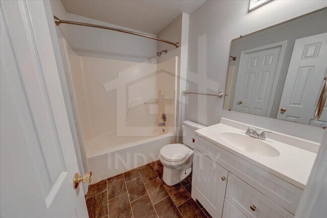 Building Photo - 542 Woods Crossing Dr