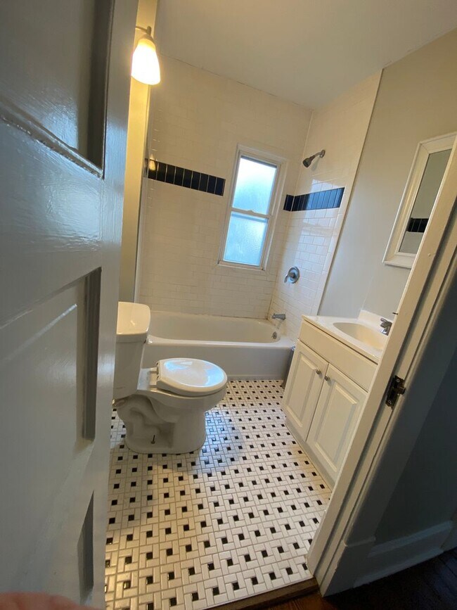 Building Photo - 337-339 Mithoff