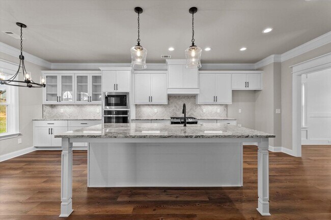 Building Photo - 2987 Rosewood Dr